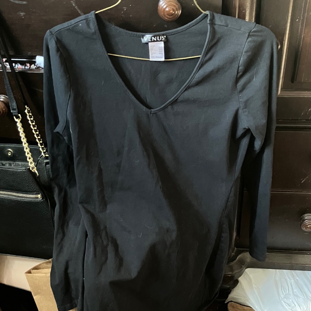 VENUS Elegant Black Long Sleeve Tee